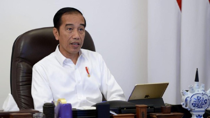 Presiden Jokowi Kembali Bagi-Bagi Sembako, Kali ini Langsung Datangi Rumah Warga
