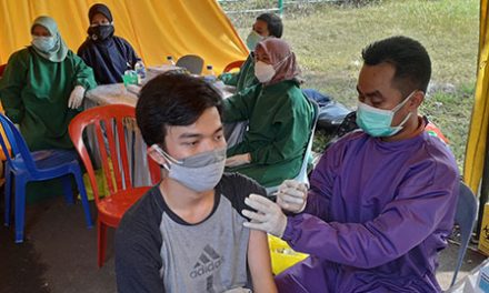 Vaksinasi Covid-19 Massal di FM Citra Indah City